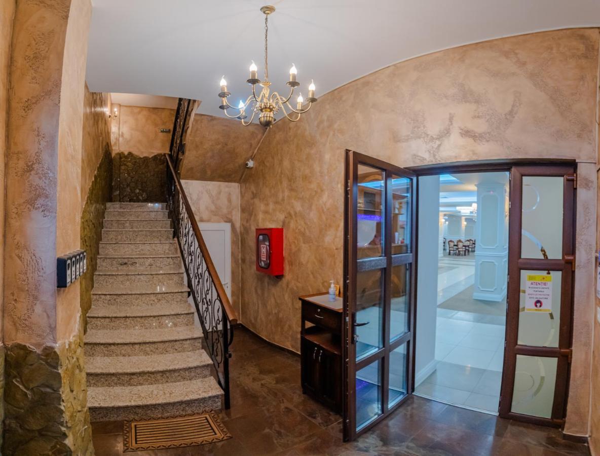 Hostel Parc Fălticeni Kültér fotó