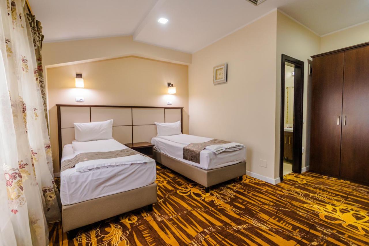 Hostel Parc Fălticeni Kültér fotó