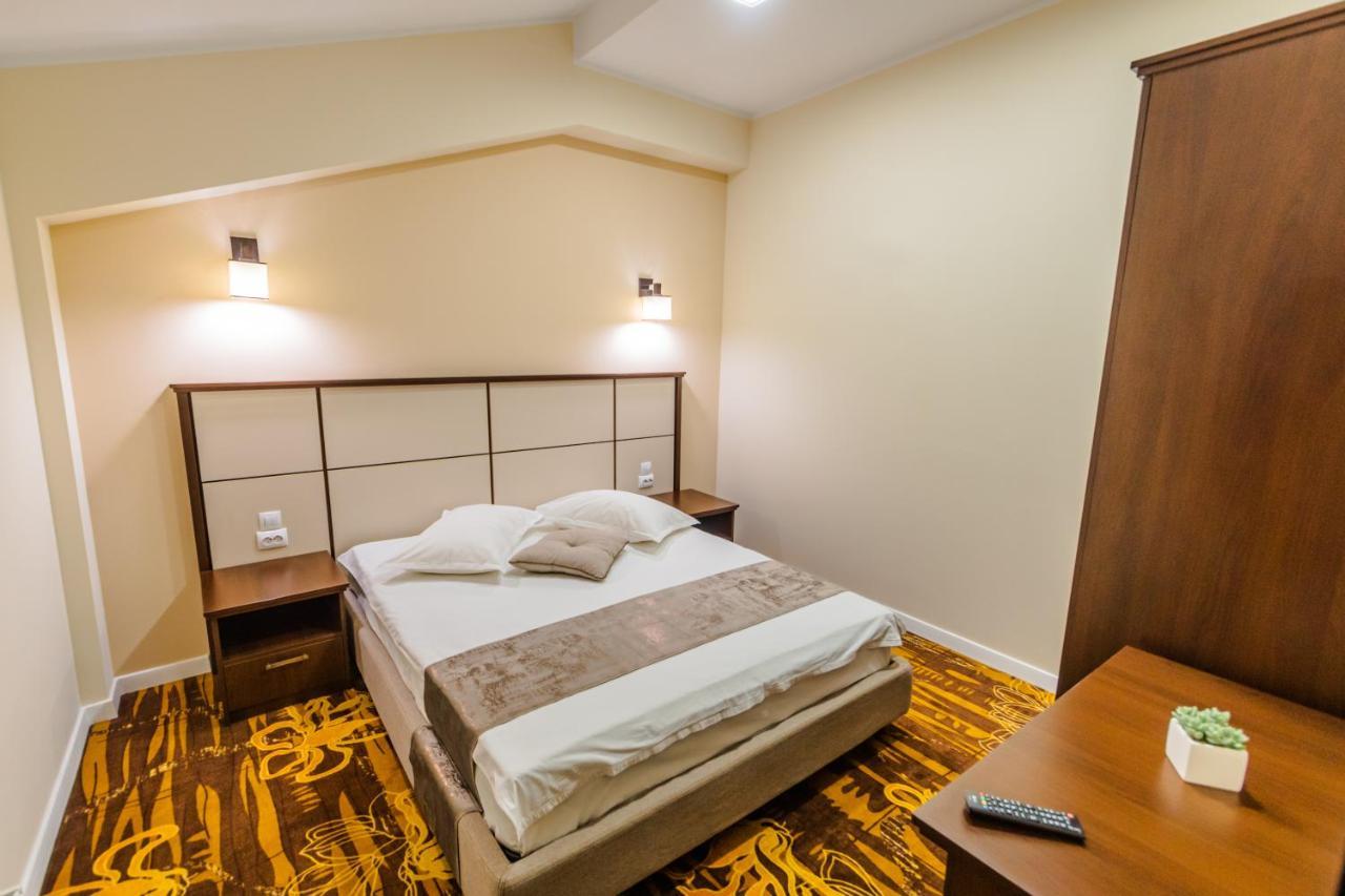 Hostel Parc Fălticeni Kültér fotó