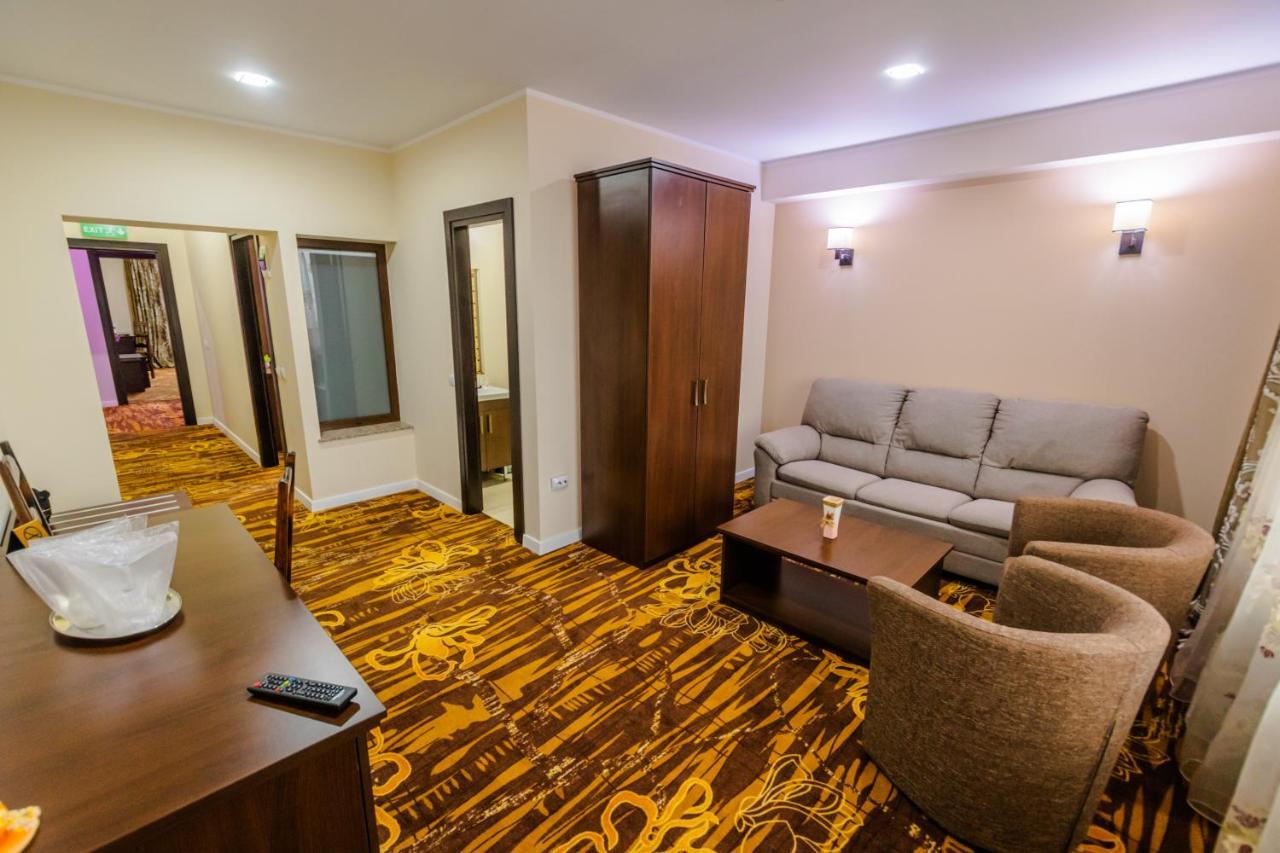 Hostel Parc Fălticeni Kültér fotó